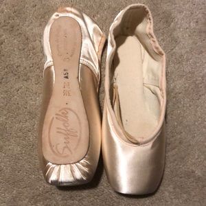Suffolk Sterling Pointe Shoes